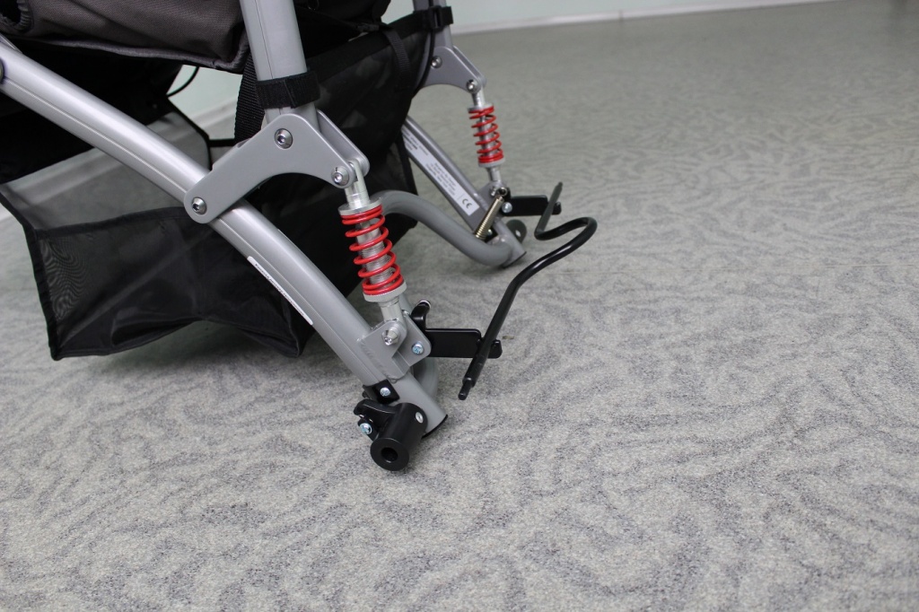 коляска Special Tomato Jogger_как снять и надеть задние колеса (2).JPG